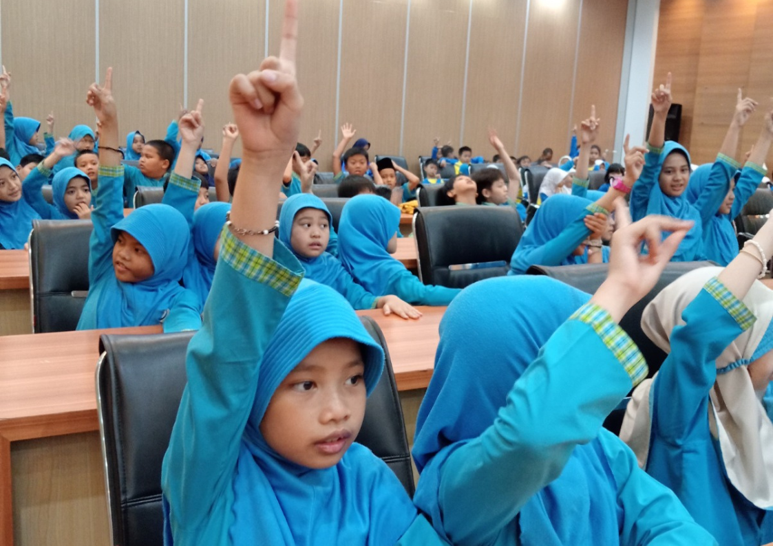 LEADERSHIP SCHOOL