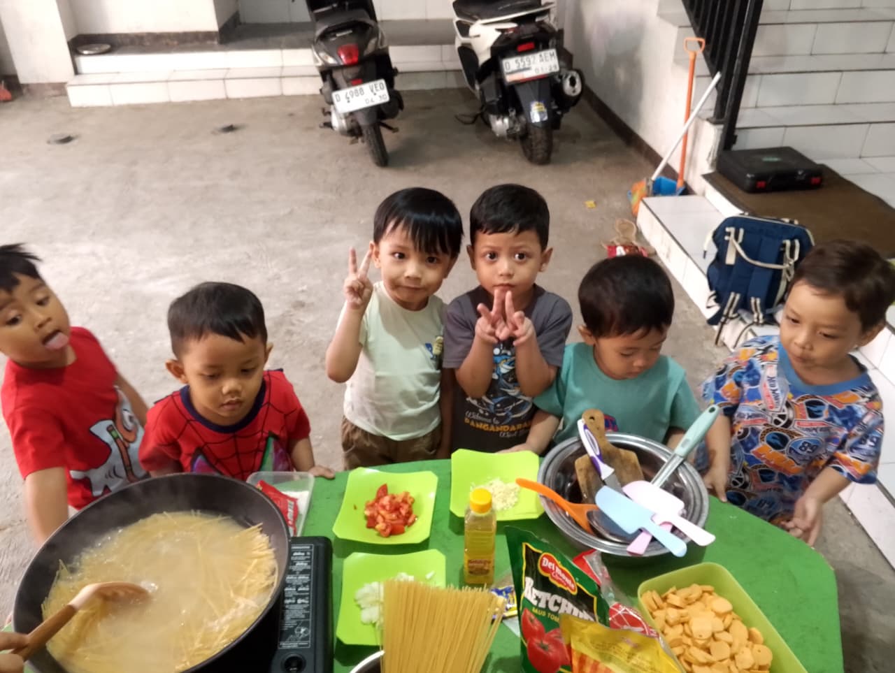 Cooking Class Daycare Abu Seno, Belajar Mandiri dan Berani Mencoba