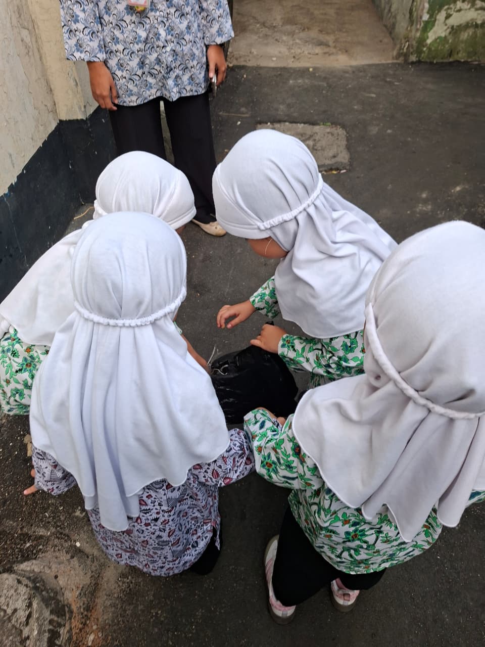 Jumat Bersih RA Full Day Hamka, Semangat Peduli Kota Bandung Sejak Dini